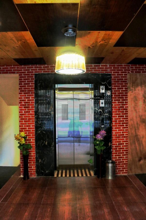 The Royal Kargil Hotel Buitenkant foto